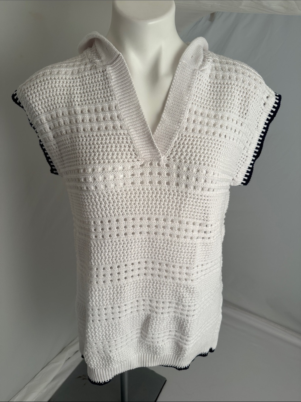 525 American Loretta white contrast trim sleeveless hoodie open weave tunic
